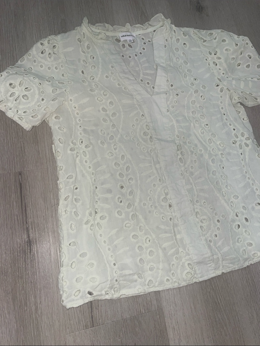 Soft Neon Green Eyelet V-Neck Blouse | Womenβs Size Medium - Picture 5 of 7